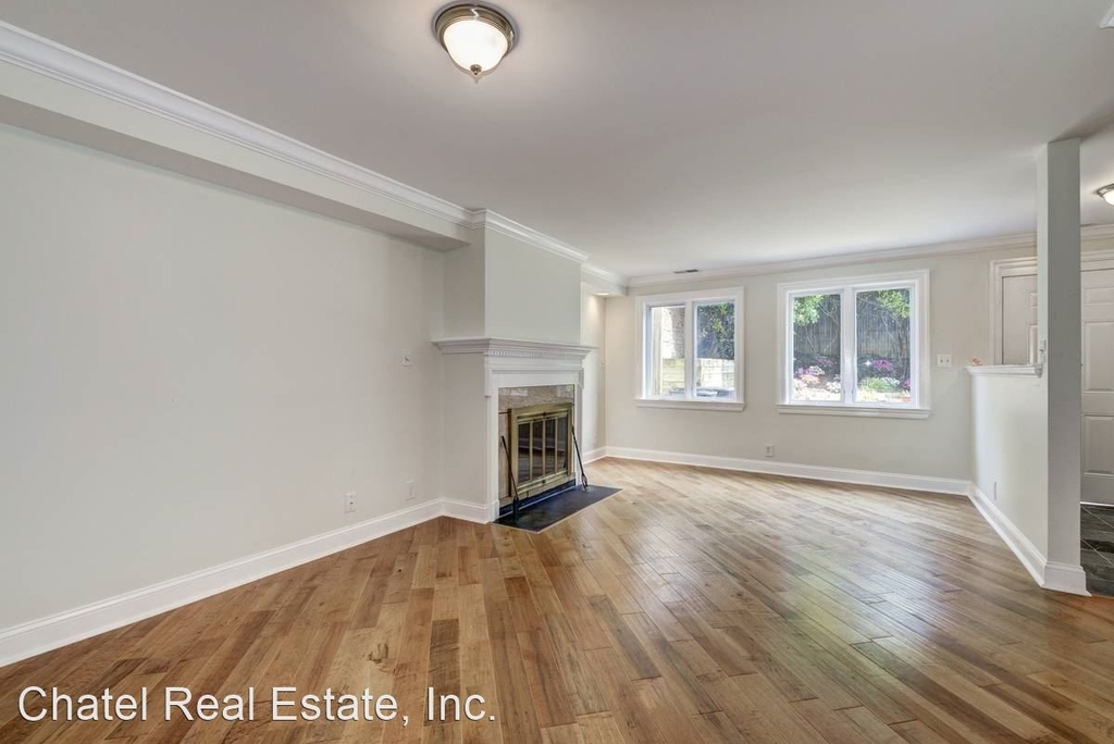 1240 Eton Court, Nw - Photo 2