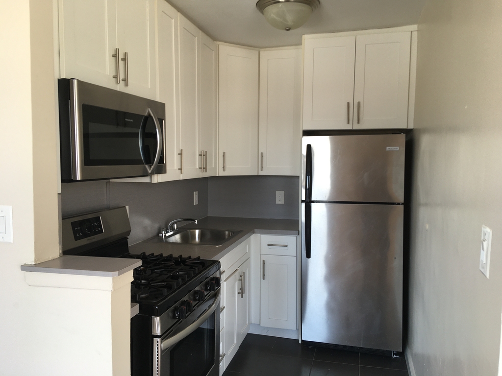 86-35 21 Avenue Bensonhurst - Photo 2