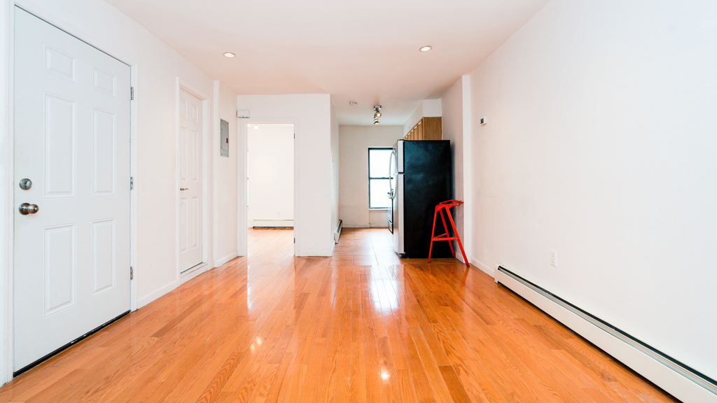 739 Franklin Avenue - Photo 0