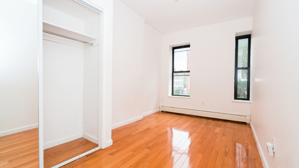 739 Franklin Avenue - Photo 3