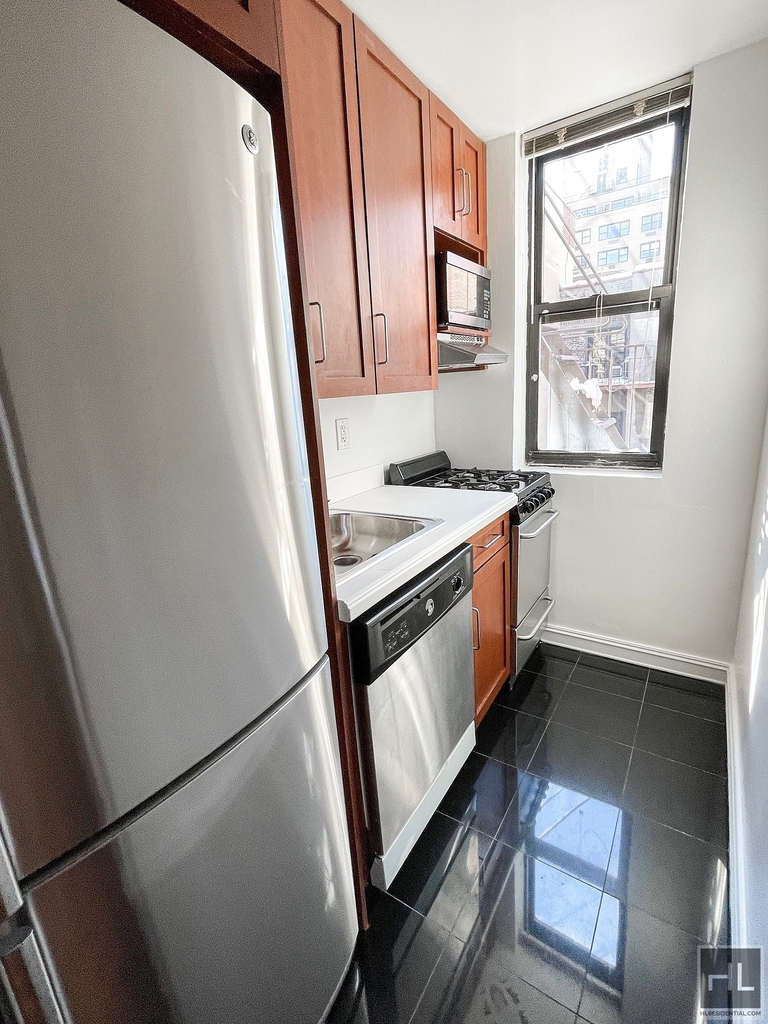 East 81st Street - Photo 2