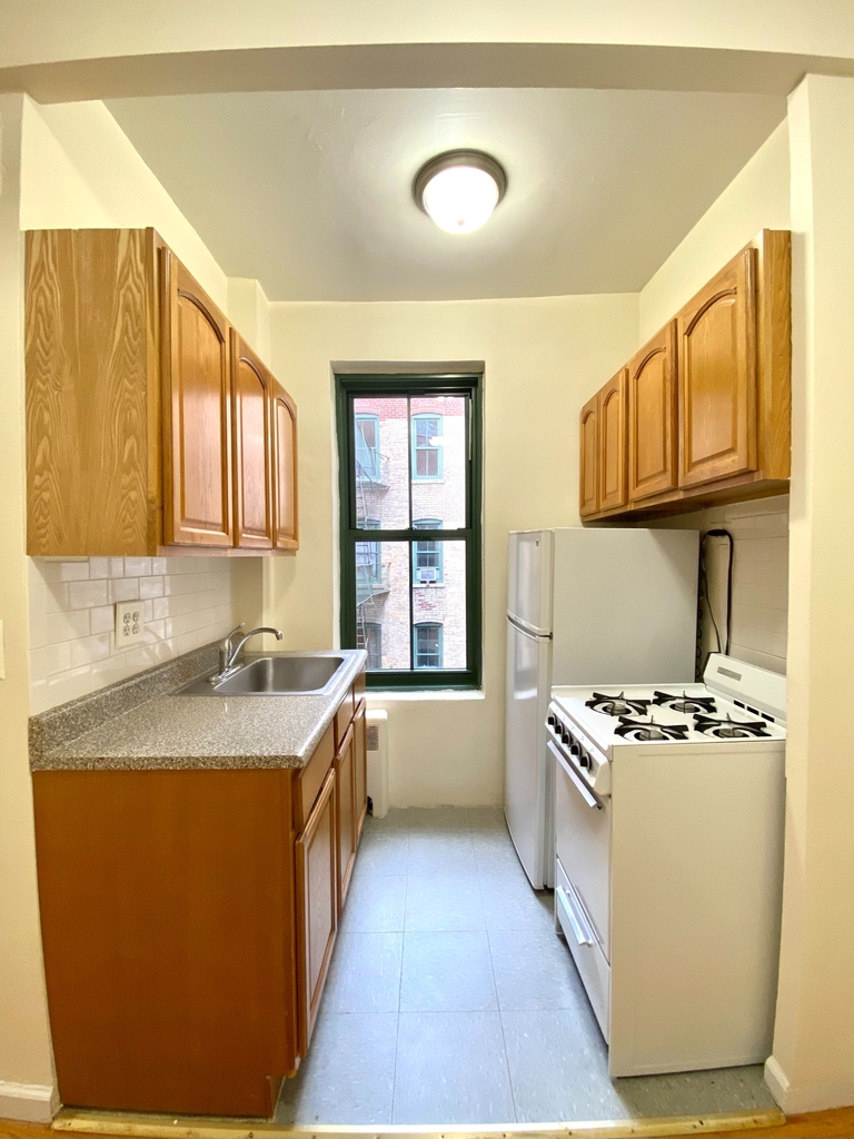 539 East 78th Street - Photo 2