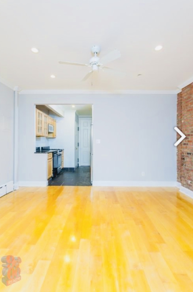 118 Christopher Street - Photo 3