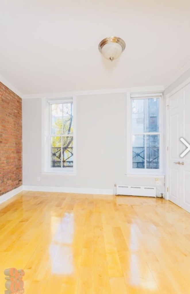 118 Christopher Street - Photo 2