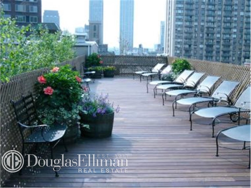 154 West 70th Street - Photo 8