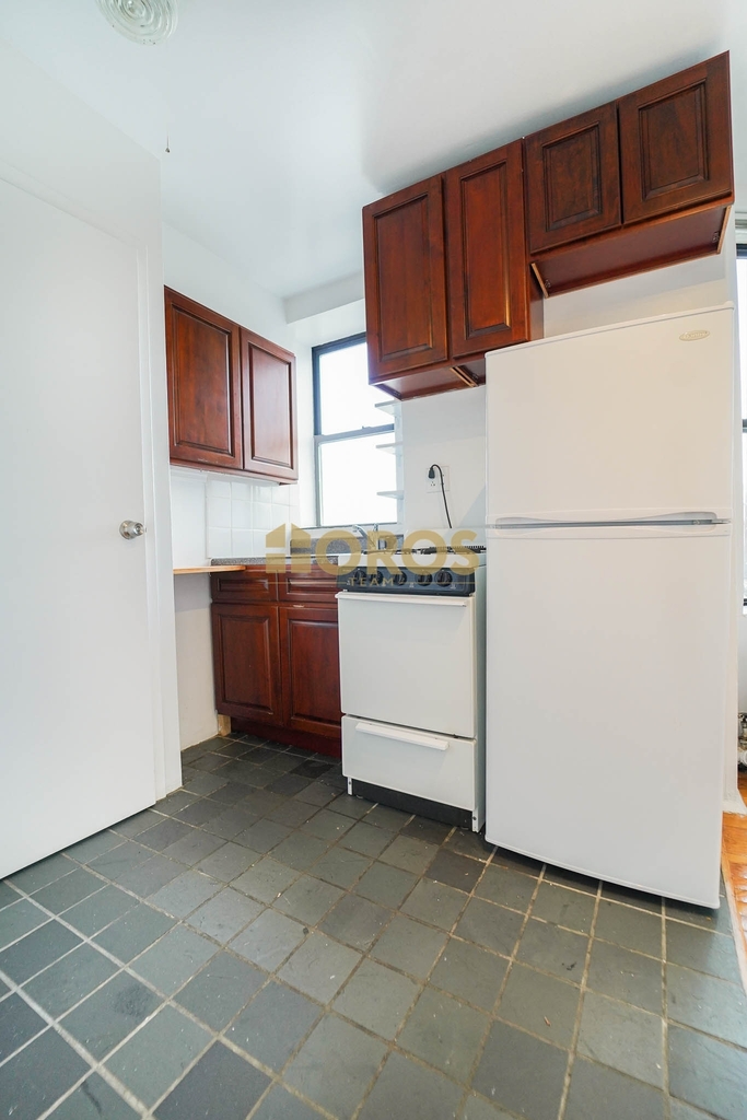 262 East 2nd Street - Photo 2