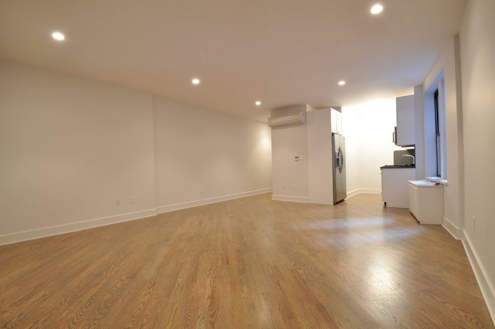 266 East 70th Street - Photo 4