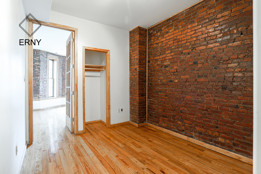 127 Rogers Avenue - Photo 2