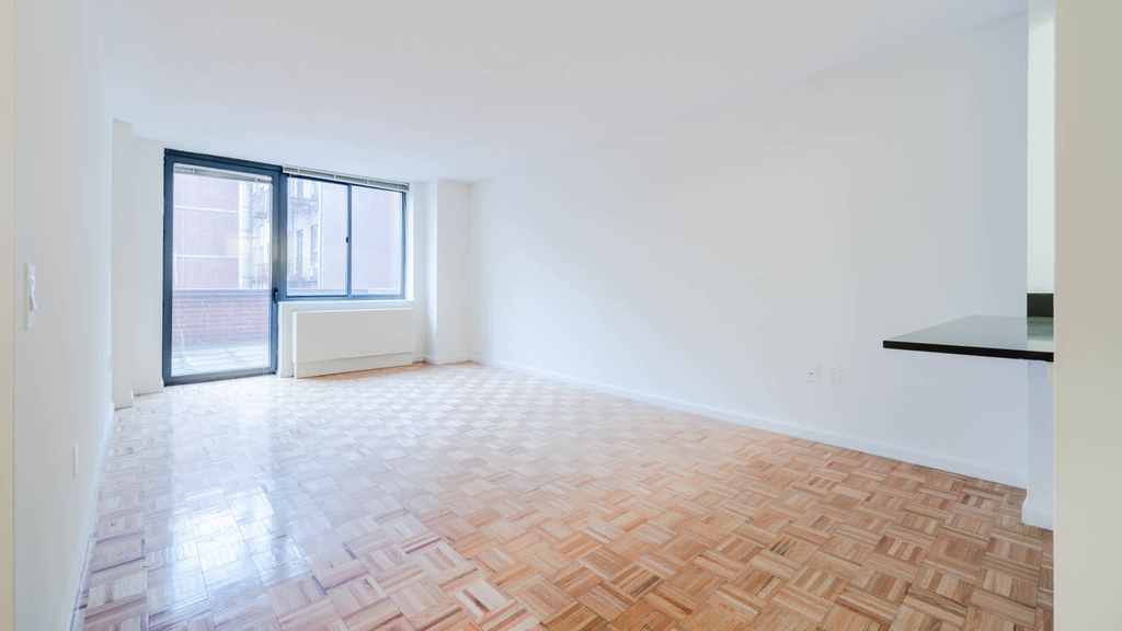 505 W. 54th St. - Photo 7