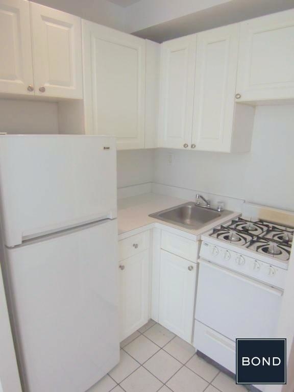 345 East 76 Street - Photo 1