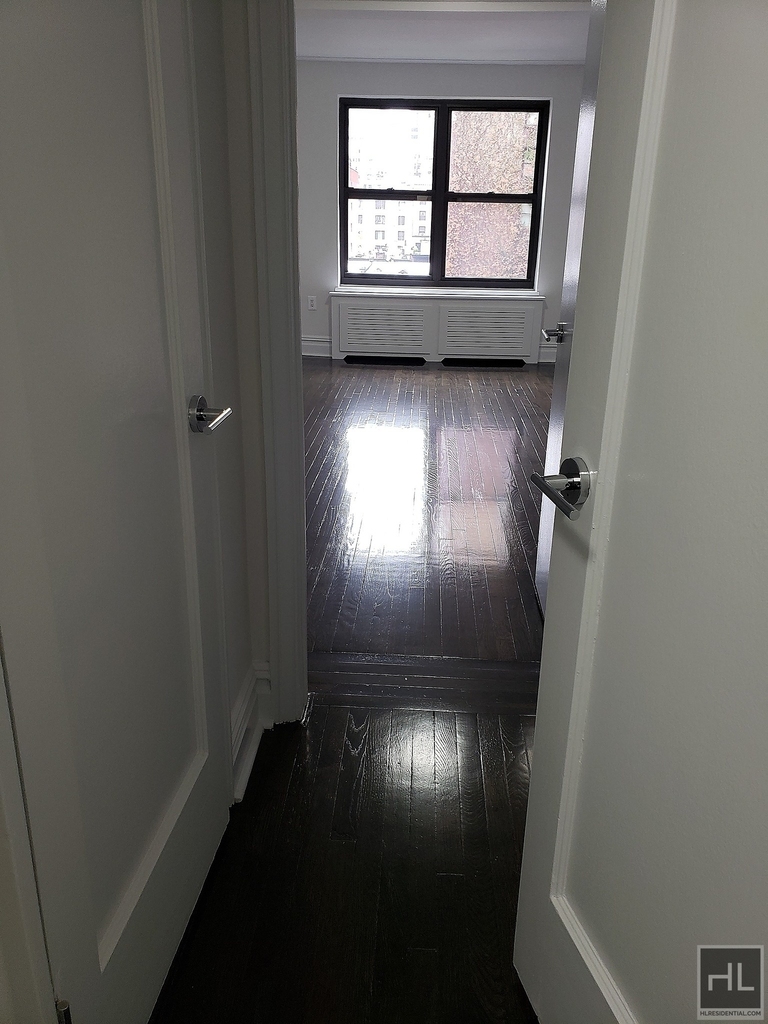 East 38 Street - Photo 3