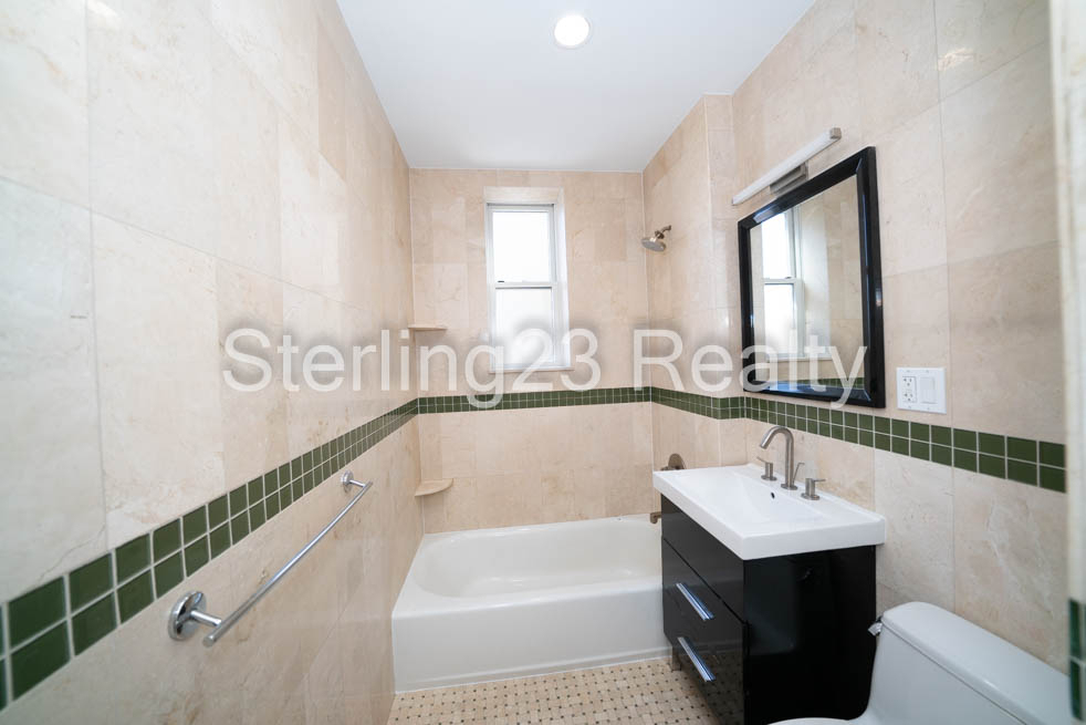 26-20 Hoyt Avenue South - Photo 3