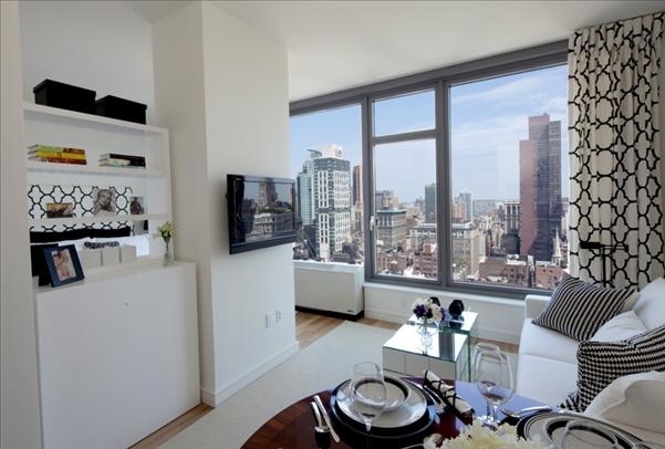 Luxury at it finest! 2 months free and no fee for above the high floor 3 bedroom and 3 bath - Photo 12
