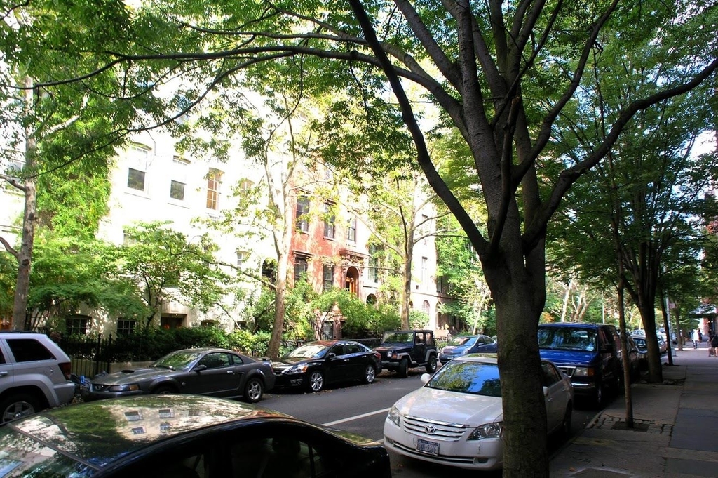 457 W 21st St - Photo 0