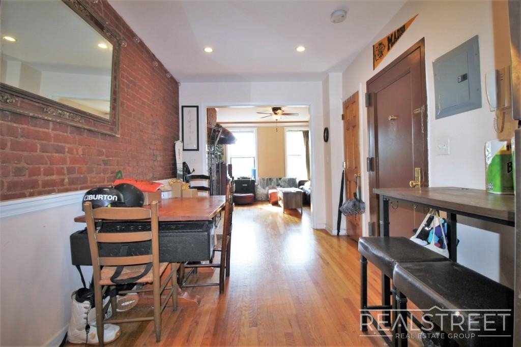 479 Hicks St - Photo 8