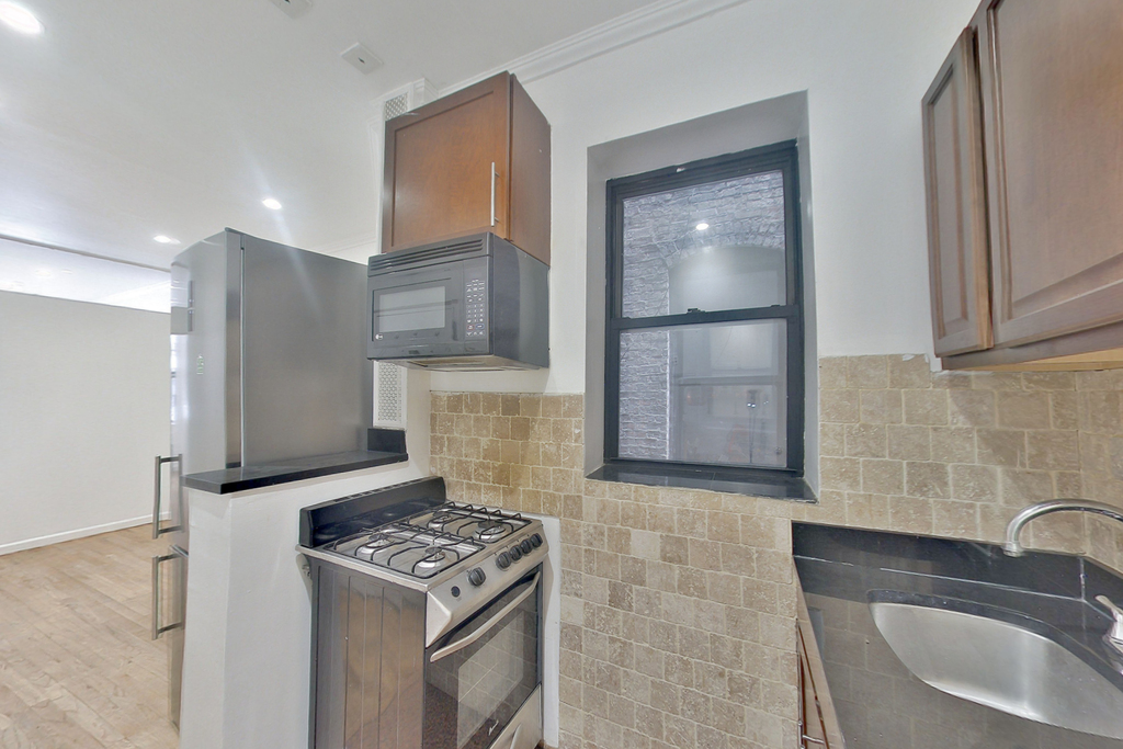 104 Suffolk Street - Photo 2