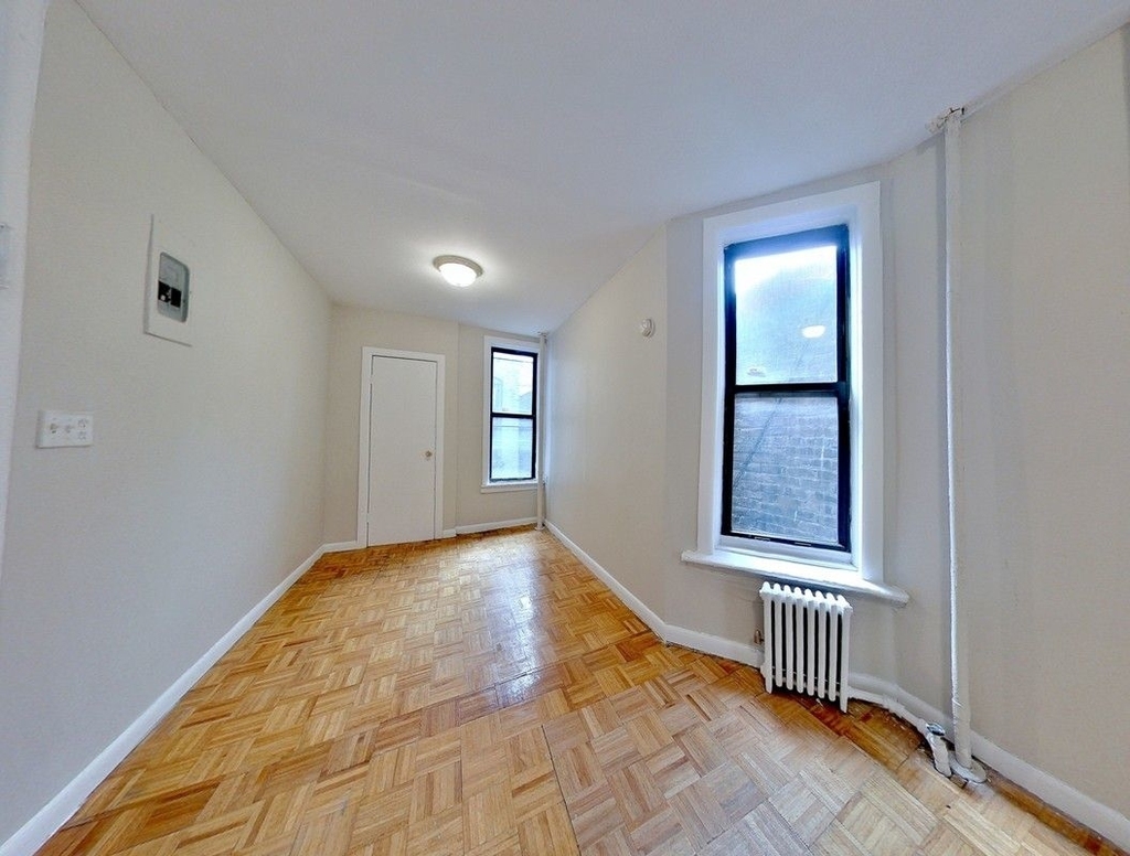 237 W 18th St - Photo 2