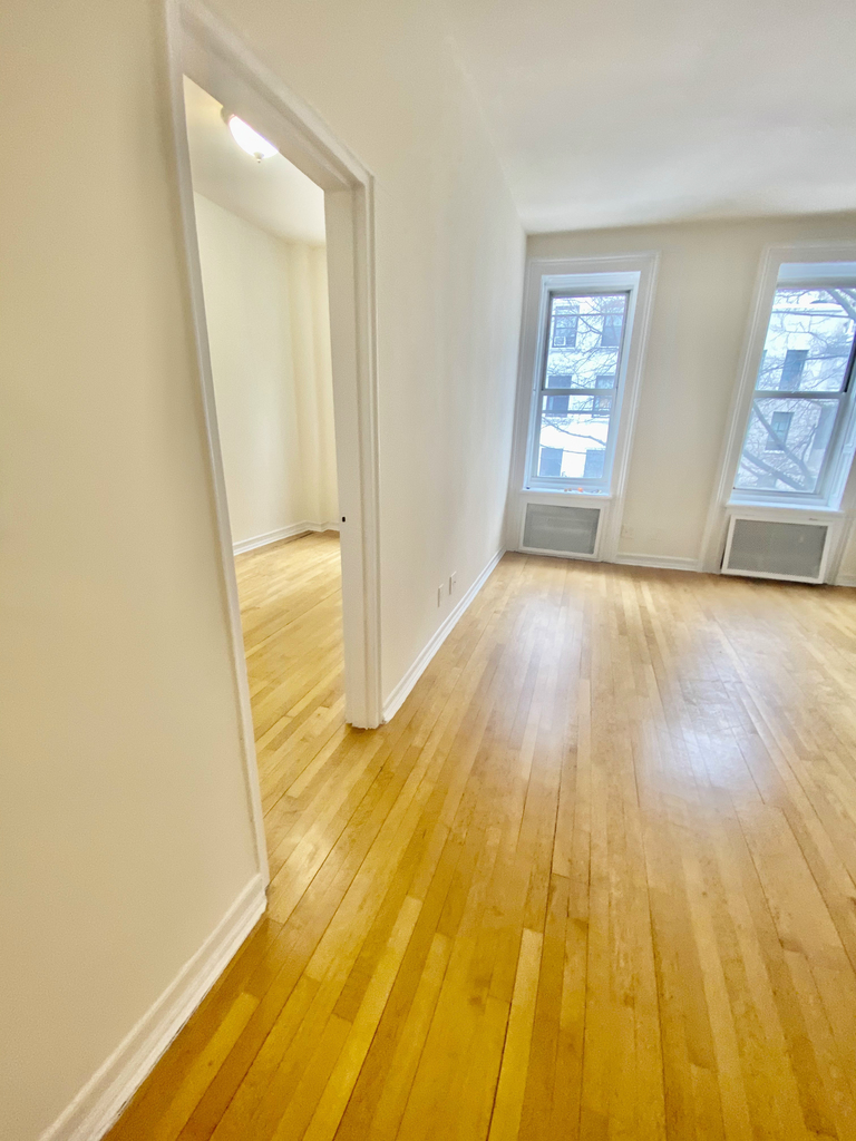 131 East 61st Street - Photo 3