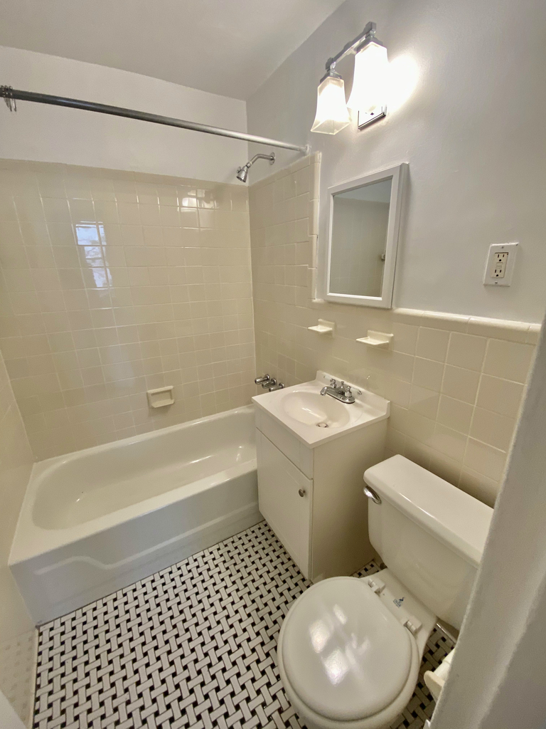 131 East 61st Street - Photo 5