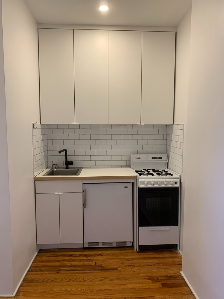 240 West 15th Street - Photo 6