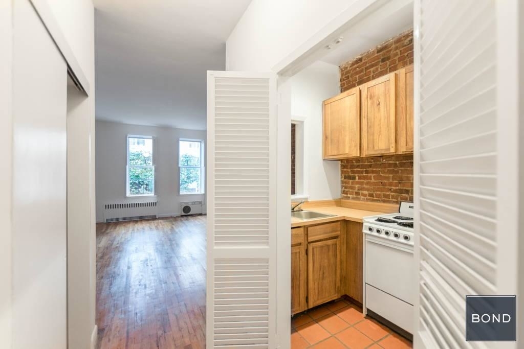 348 East 87 Street - Photo 2