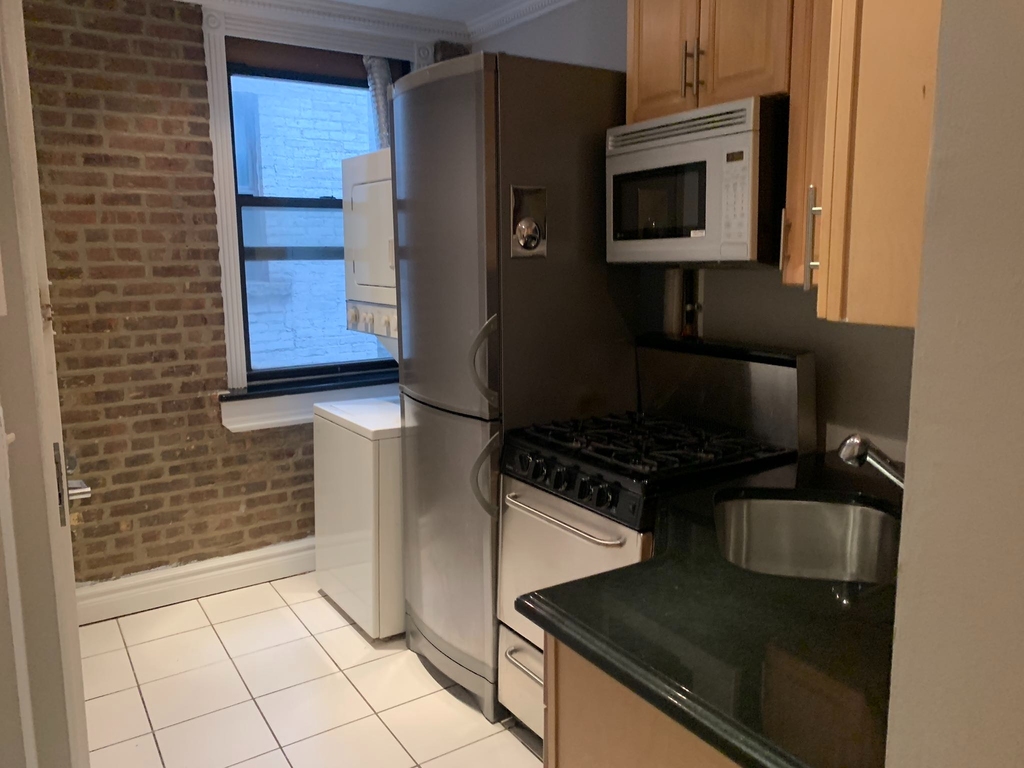 221 East 23rd Street - Photo 5