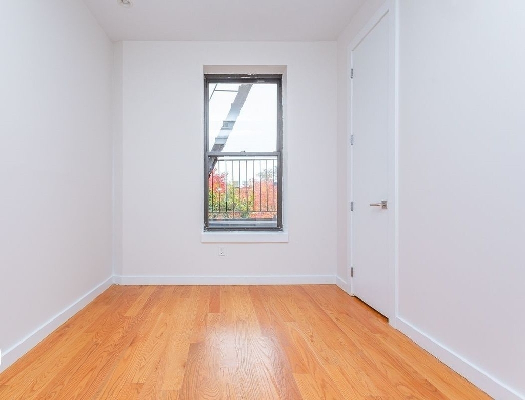 662 Park Place - Photo 1