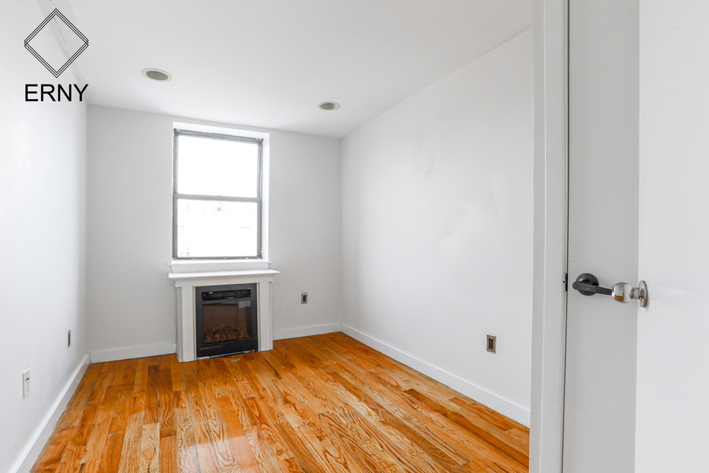 1438 dekalb ave - Photo 6