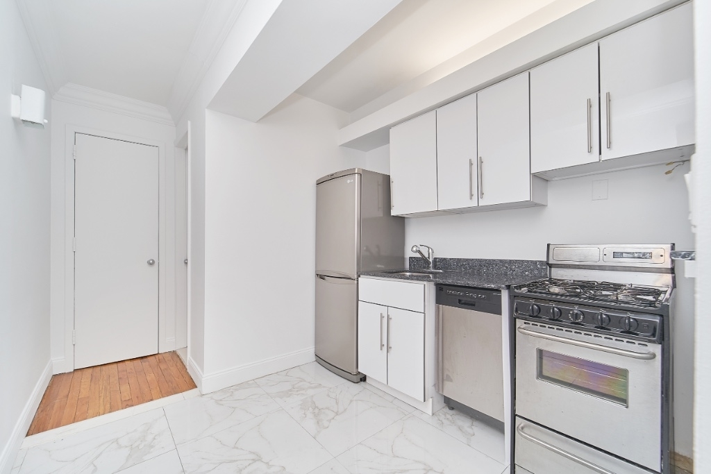 15 West 64th Street - Photo 3