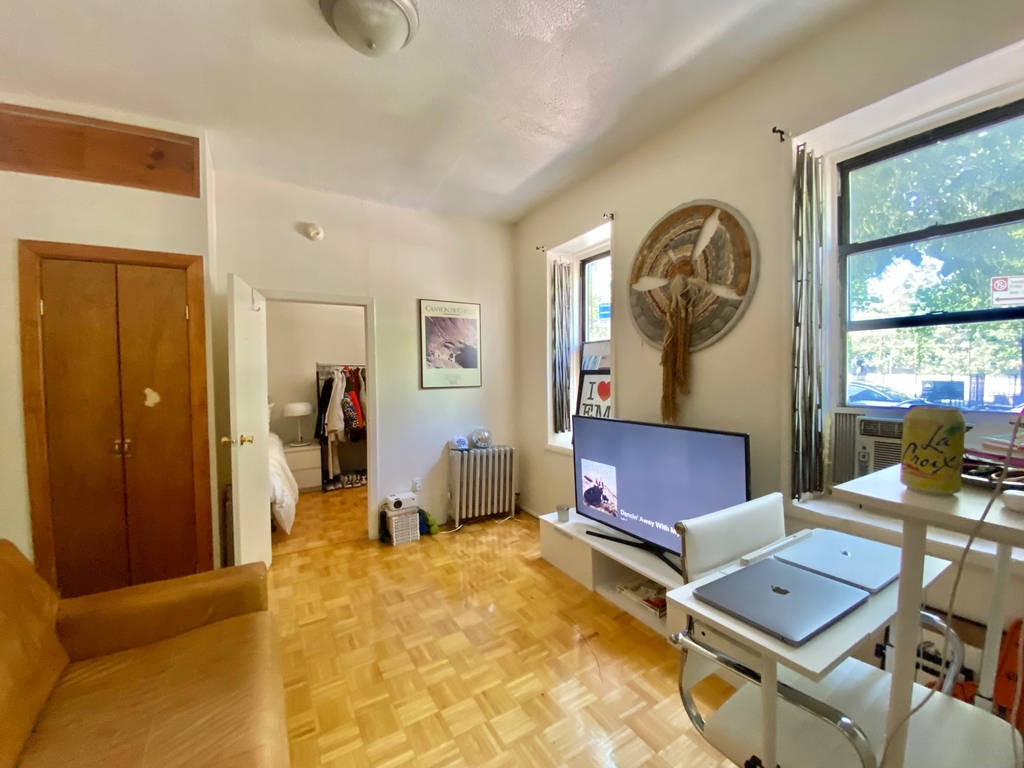 322 Rodney Street - Photo 0