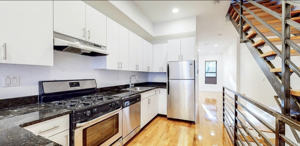 151 East 71st Street - Photo 3