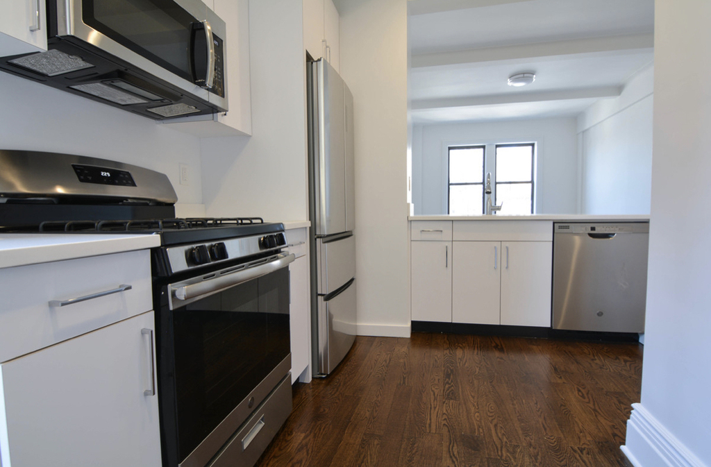 26 West 68th Street - Photo 2