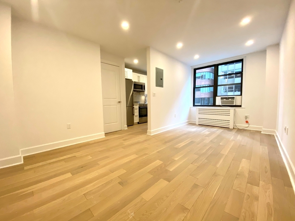 160 East 48th Street - Photo 2