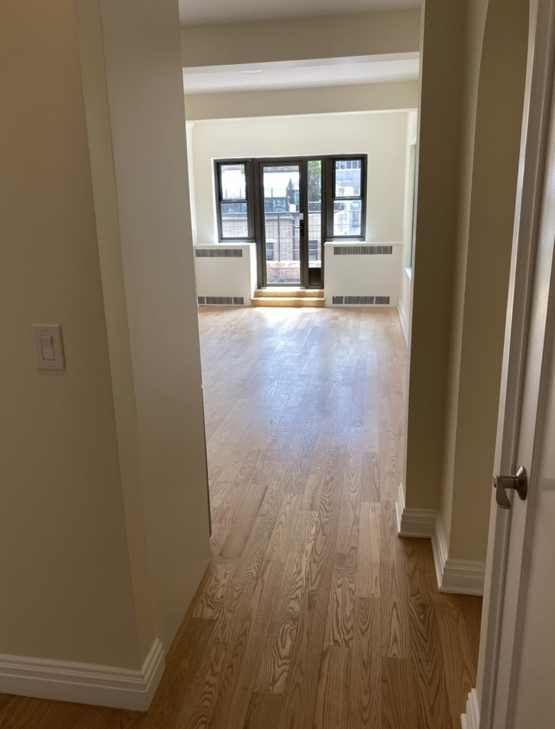 141 East 56th Street - Photo 5