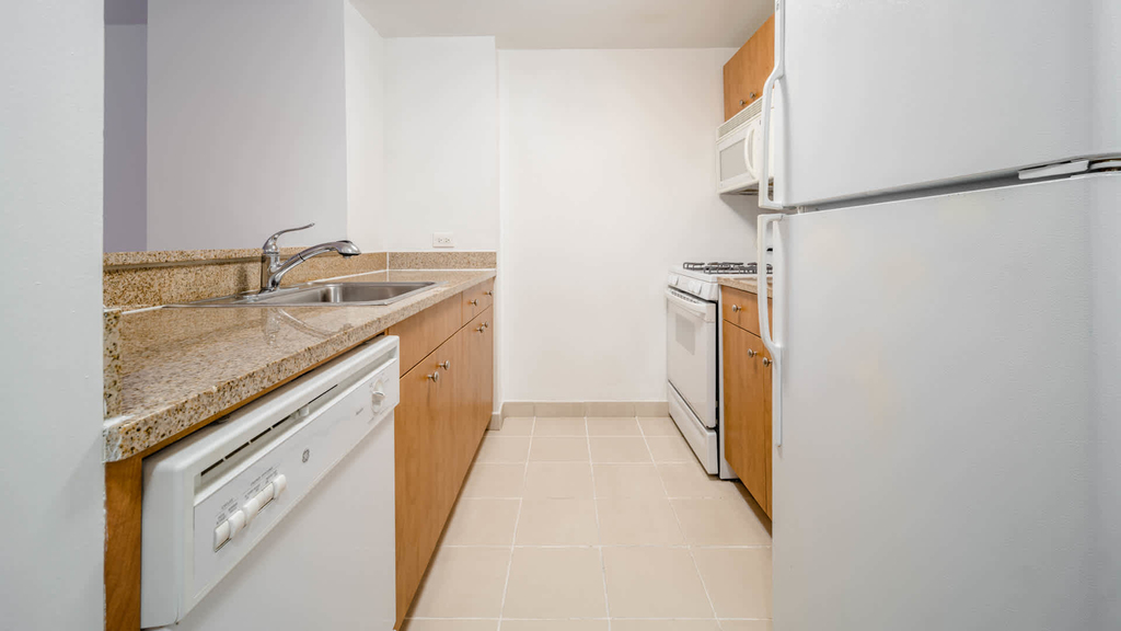 400 West 37th St - Photo 6