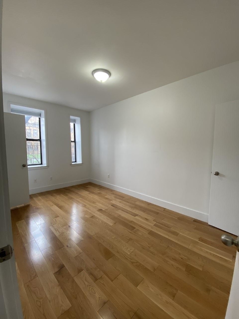 200 Sterling Pl - Photo 2