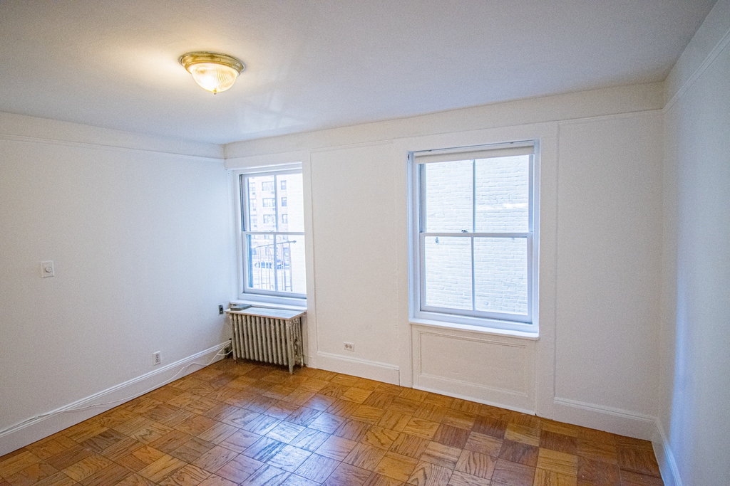 306 West 13th Street - Photo 1