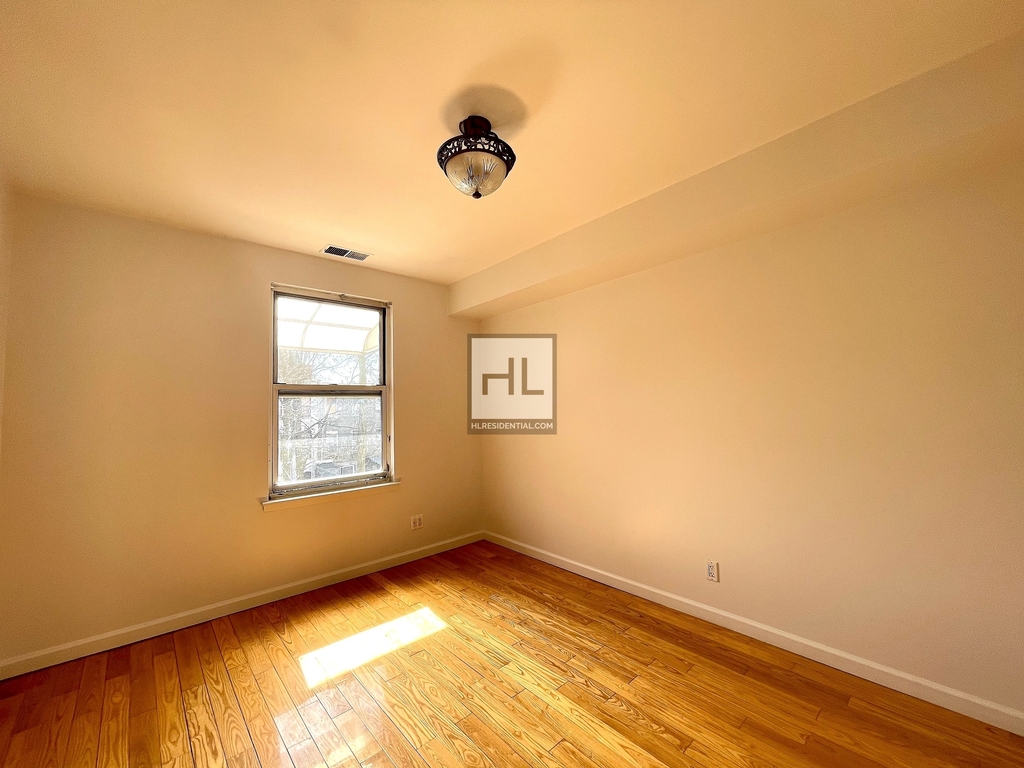 440 Hart Street - Photo 5