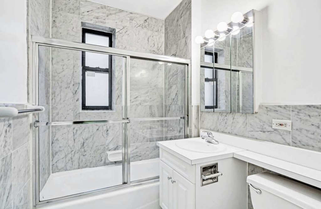 235 East 46th Street - Photo 4