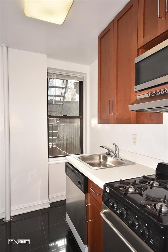 235 East 46th Street - Photo 2