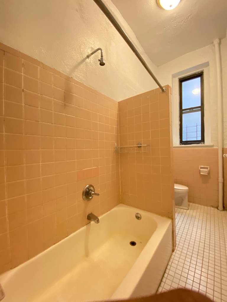 610 Riverside Drive - Photo 5