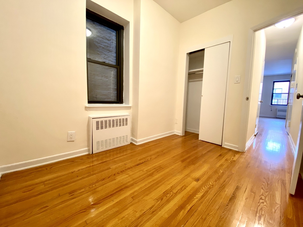 East 81 Street - Photo 2