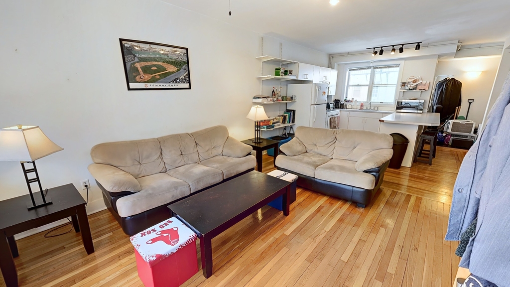 1112 Boylston - Photo 1