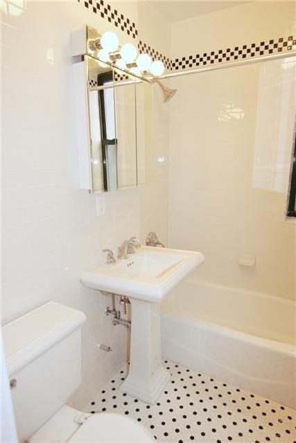 226 East 70th Street - Photo 3