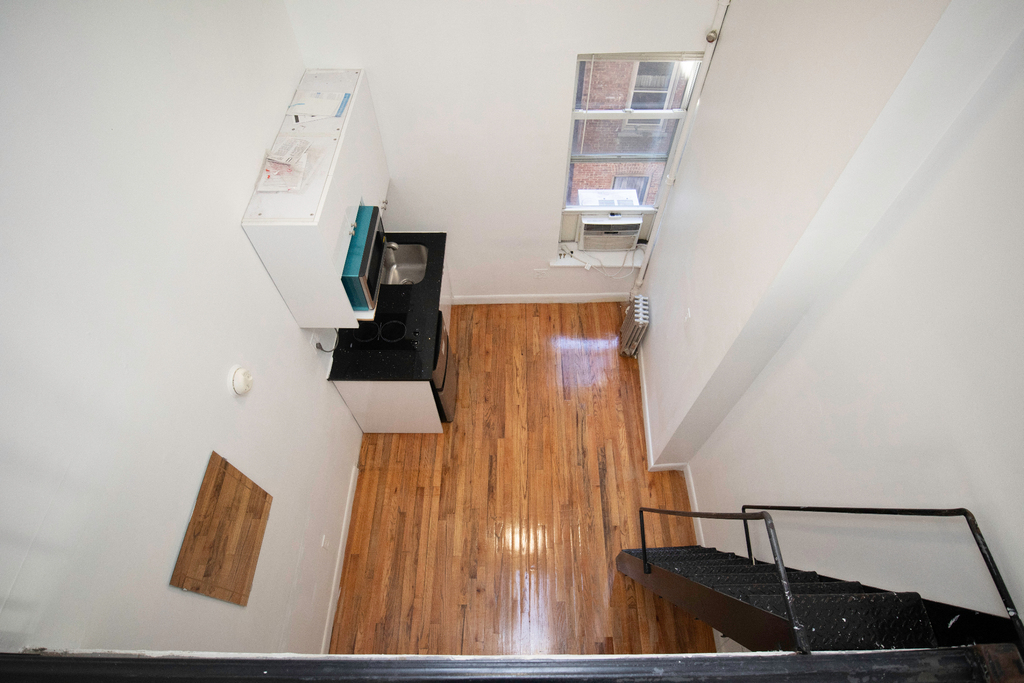 310 West 20th Street - Photo 0