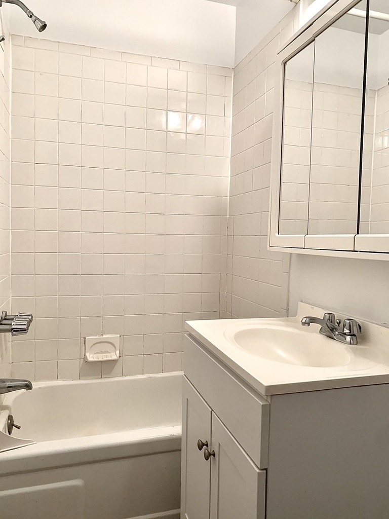 217 East 29th Street - Photo 3