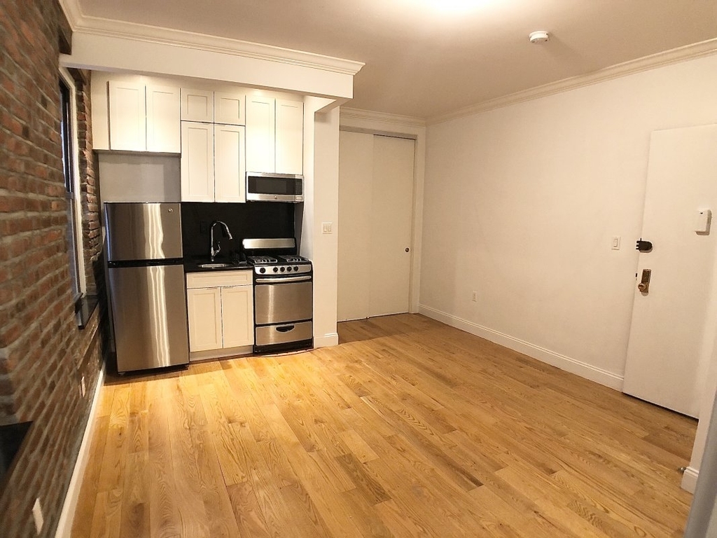 W 161 St - Photo 2