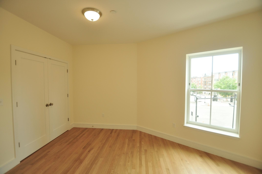 880 Beacon St. - Photo 4