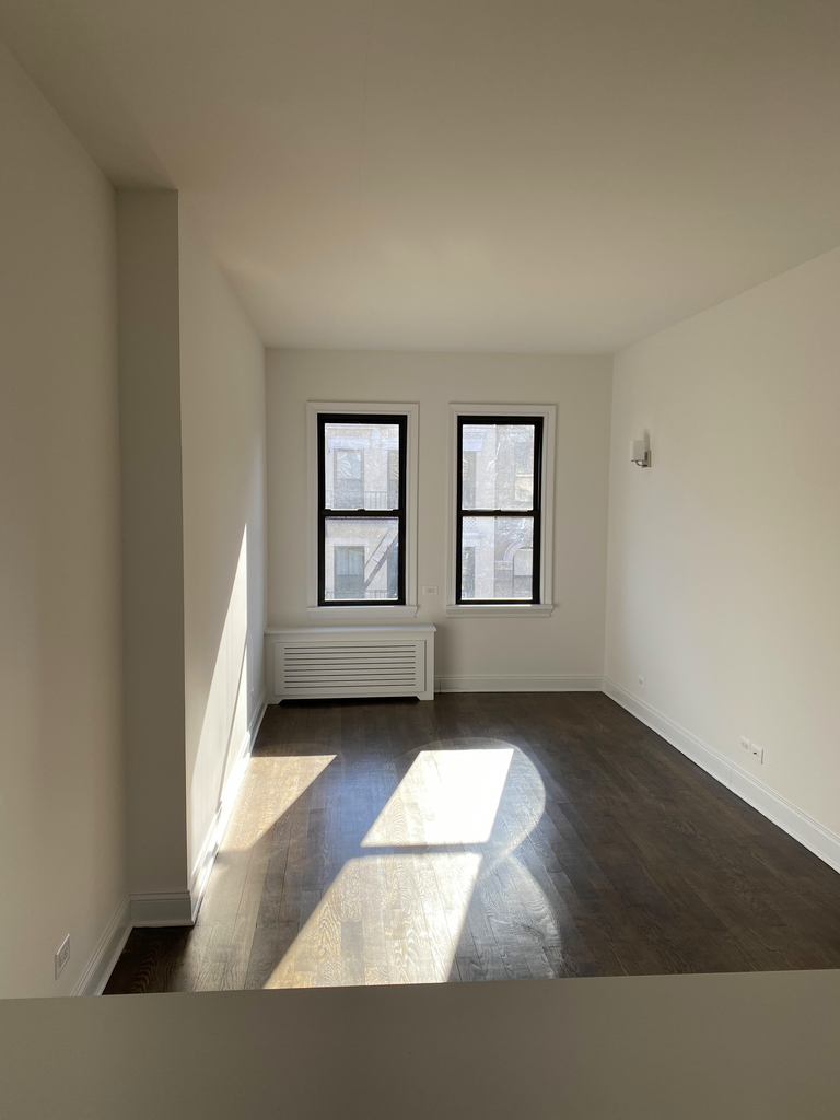 235 West 22nd Street - Photo 2