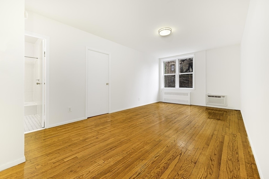 270 West 25th Street - Photo 4